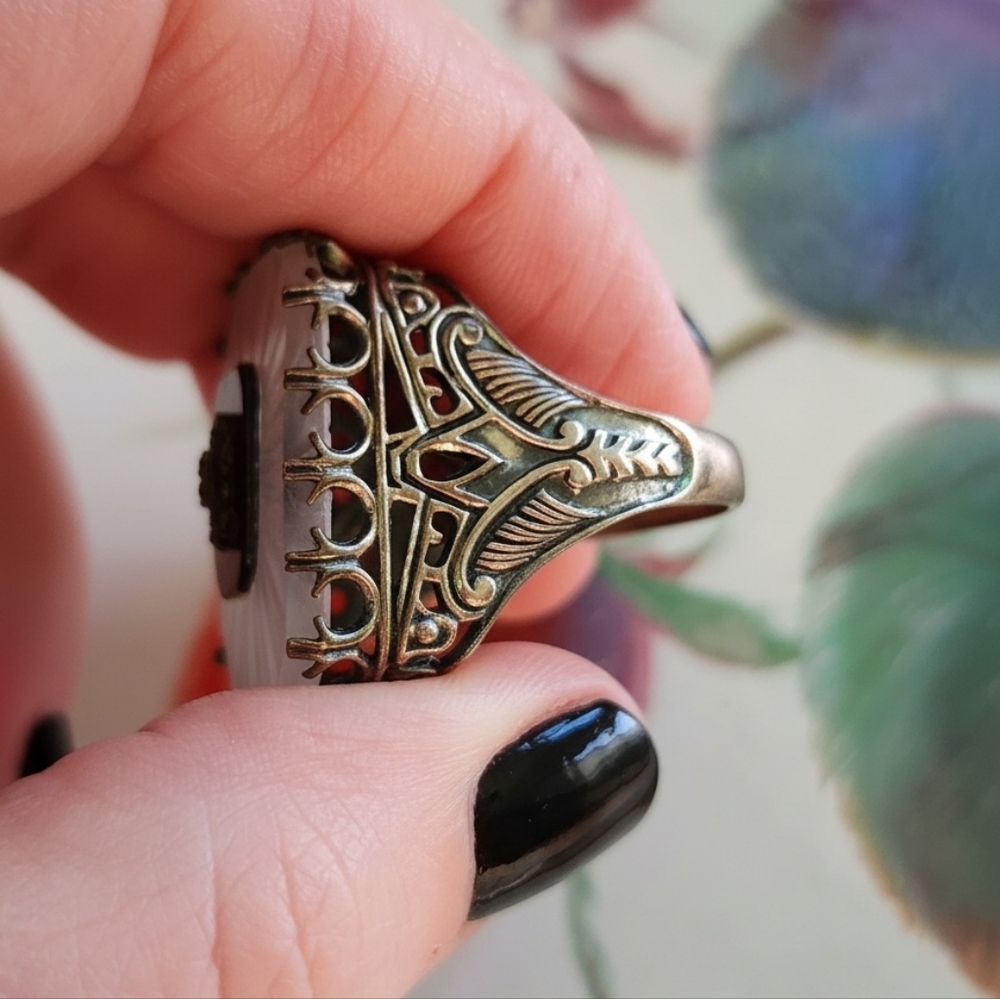 Vintage Camphor Glass Ring and Blue Sapphire - Picture 4 of 10